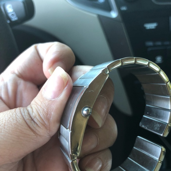 Gucci Swiss Watch Authentic - Picture 7 of 8